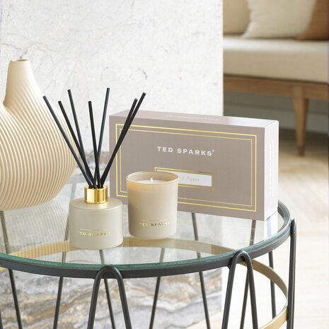 Ted Sparks gift set geurkaars en diffuser tonka & pepper